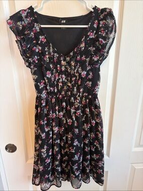 H&M Black Floral Ruffled V-Neck Dress